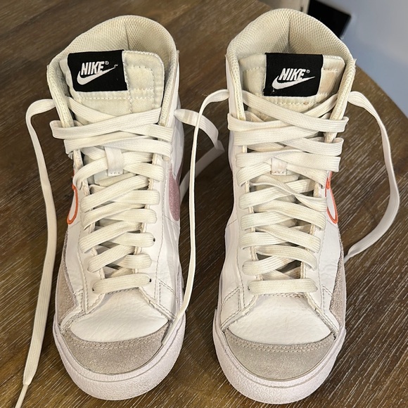 Nike White and Orange Athletic Shoes - Picture 2 of 6